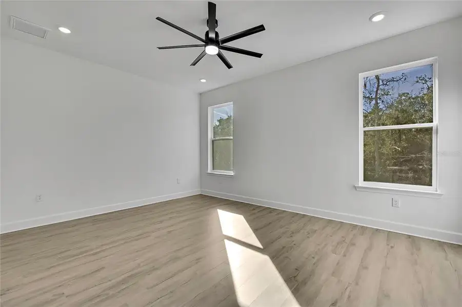 Spacious, unfurnished interior of a new home in , Weeki Wachee (Image 45).