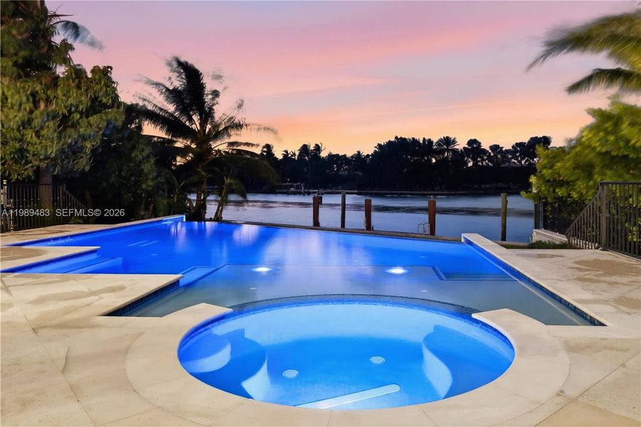 Community amenities in , Surfside (Image 51).