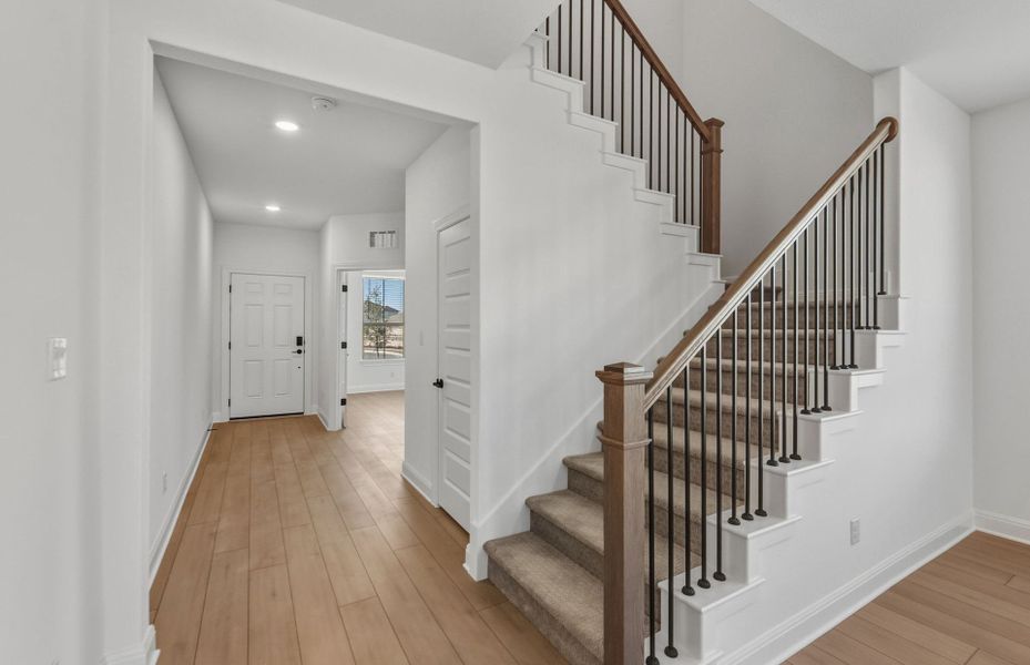 Spacious, unfurnished interior of a new home in Santa Rita Ranch, Liberty Hill (Image 21).