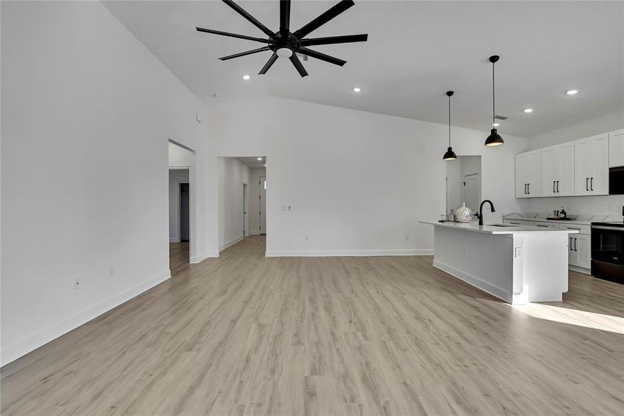 Spacious, unfurnished interior of a new home in , Weeki Wachee (Image 29).