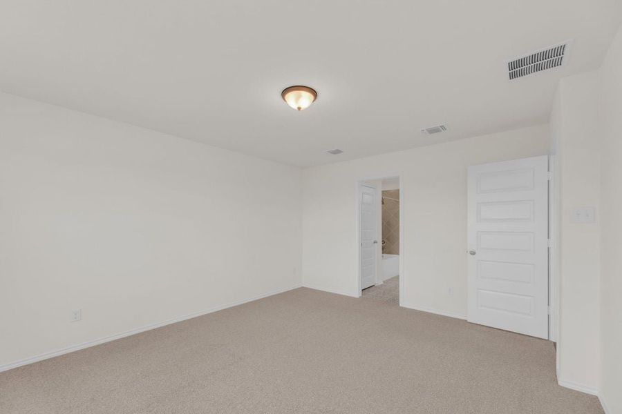 Spacious, unfurnished interior of a new home in Hidden Trails, Belton (Image 27).
