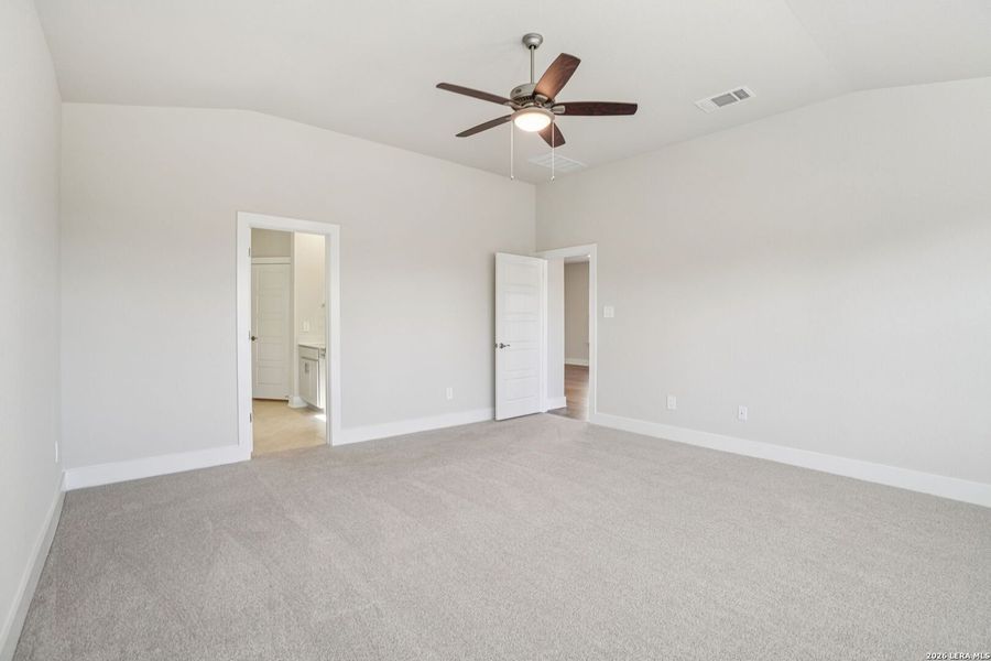 Spacious, unfurnished interior of a new home in Carmel Ranch, Schertz (Image 34).