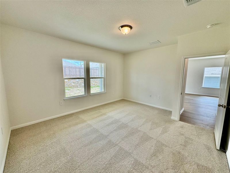 Spacious, unfurnished interior of a new home in Lexington Parke, Del Valle (Image 6). Spacious, unfurnished interior of a new home in Lexington Parke, Del Valle (Image 6).