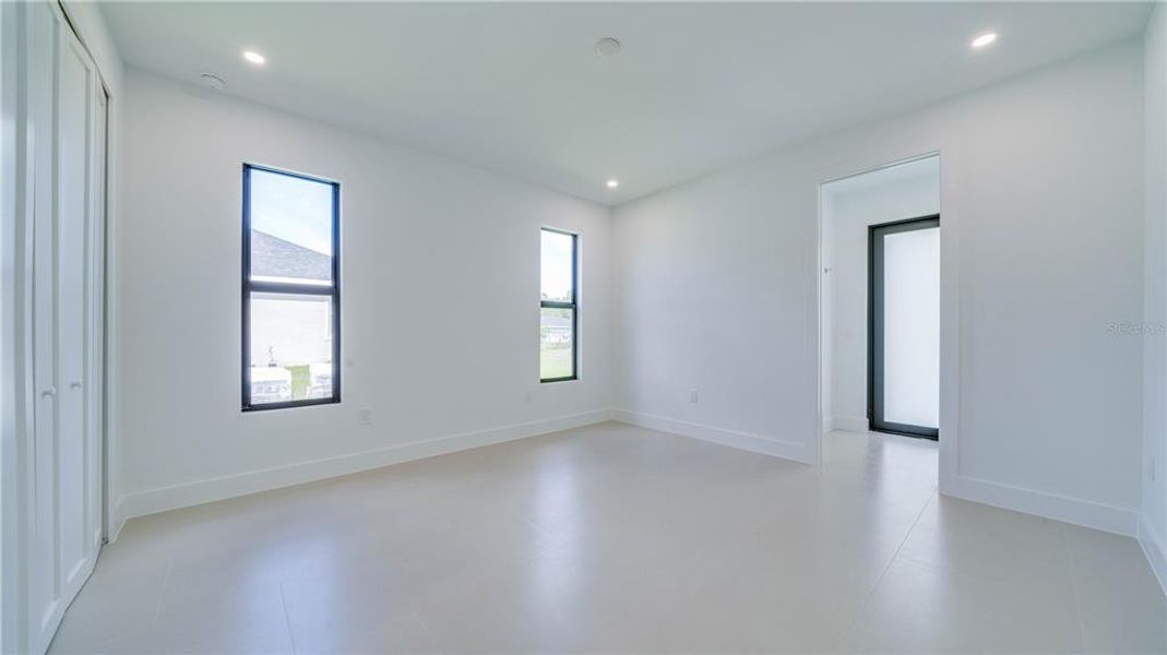 Spacious, unfurnished interior of a new home in , Lehigh Acres (Image 44).