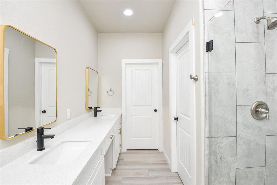 Primary En-Suite Bathroom with Large Shower and Double Sinks