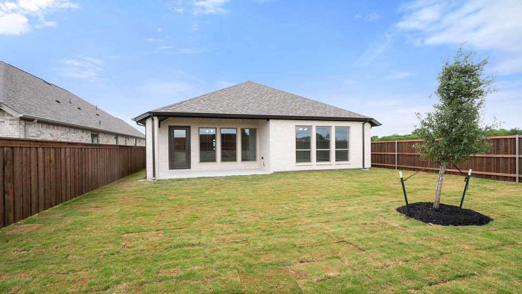 Exterior details and patio area of a home in Meraki, Forney (Image 3).