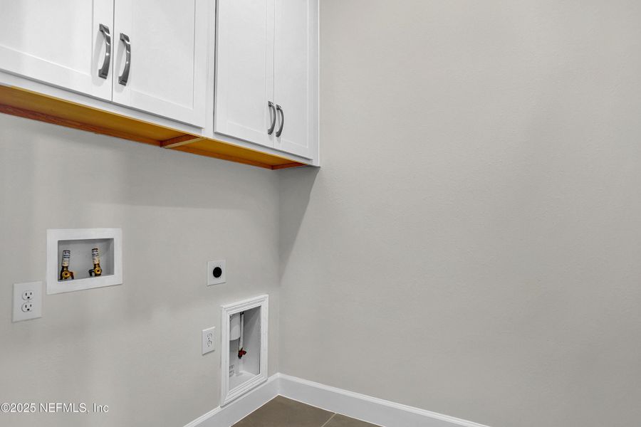 Spacious, unfurnished interior of a new home in , St. Augustine (Image 9).