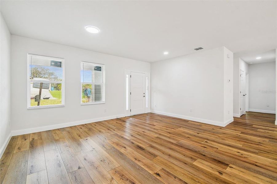 Spacious, unfurnished interior of a new home in , Spring Hill (Image 12).