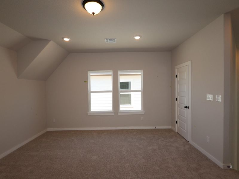 Spacious, unfurnished interior of a new home in Heritage, Dripping Springs (Image 22).