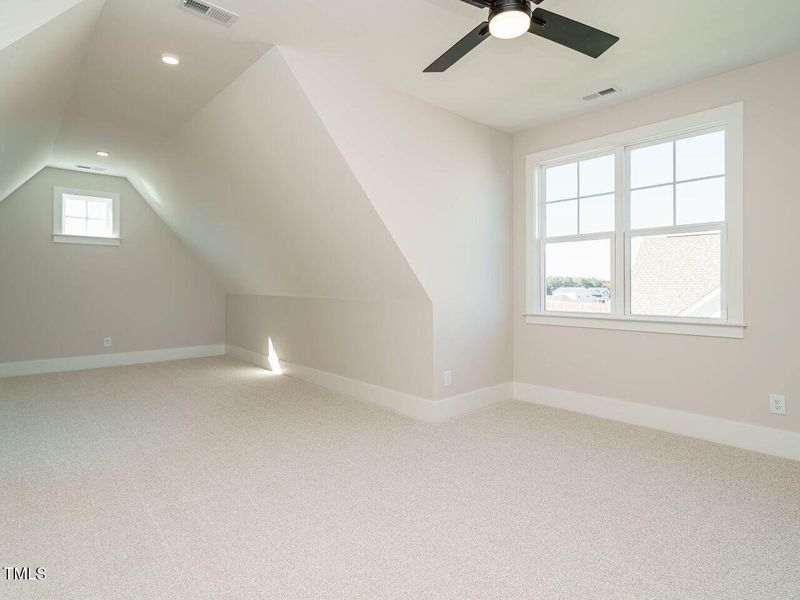 032-1280x960-bonus-room