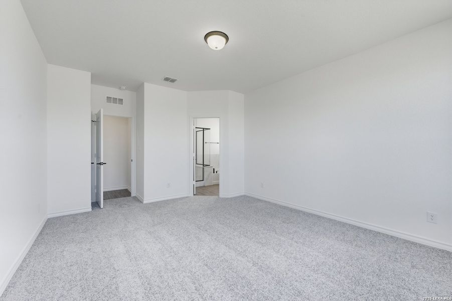 Spacious, unfurnished interior of a new home in Bison Ridge, San Antonio (Image 9). Spacious, unfurnished interior of a new home in Bison Ridge, San Antonio (Image 9).