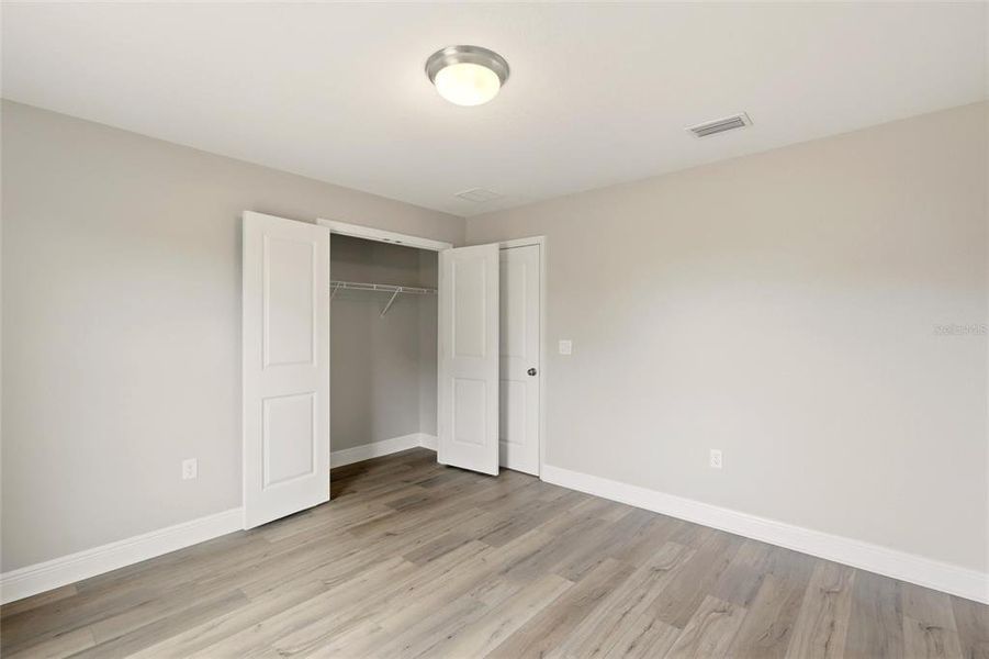 Spacious, unfurnished interior of a new home in , Sebring (Image 33).