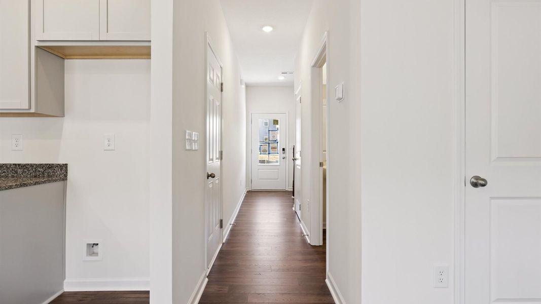 Spacious, unfurnished interior of a new home in Cherokee Crossing, Kodak (Image 8).