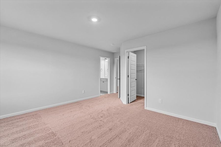 Spacious, unfurnished interior of a new home in Fieldstone, Lexington (Image 42).
