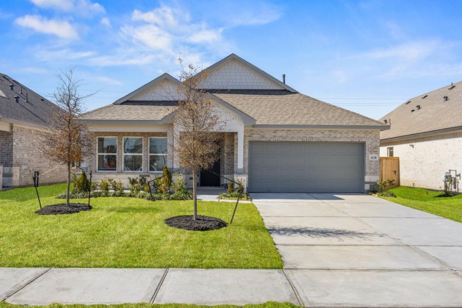 Front exterior of a new home in Ashland, Houston, TX, highlighting curb appeal (Image 21).