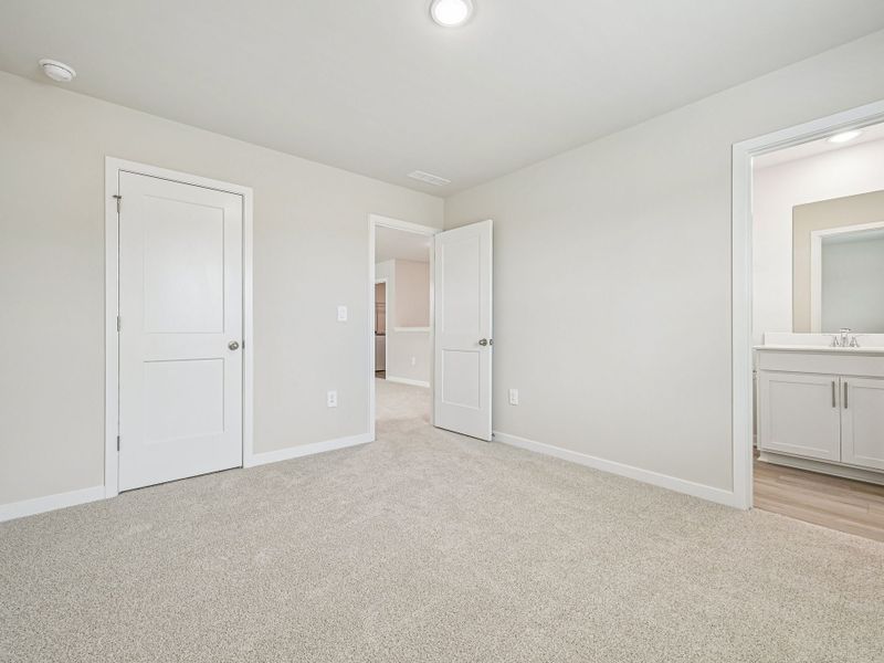 Spacious, unfurnished interior of a new home in Avalon Place - Signature Series, Durham (Image 20).