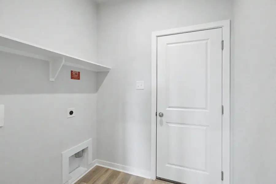 Spacious, unfurnished interior of a new home in Pleasant Hill, Bryan (Image 11).