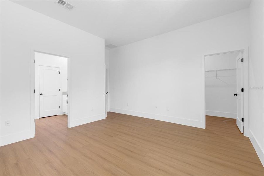 Spacious, unfurnished interior of a new home in , Ocala (Image 19).