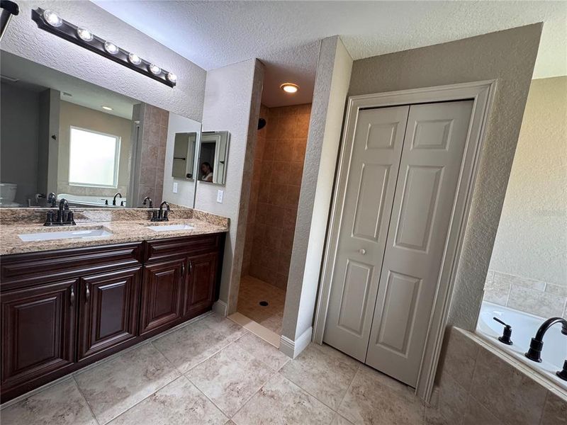 Furnished interior view inside a new home in , Ocala (Image 7).