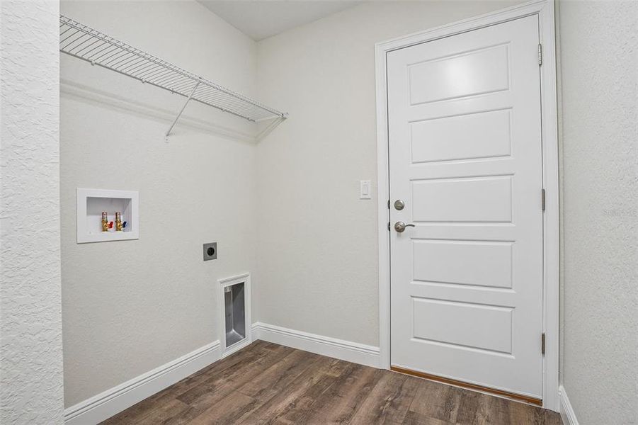 Spacious, unfurnished interior of a new home in , Ocala (Image 15).