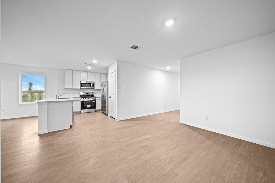 Spacious, unfurnished interior of a new home in Sunterra, Katy (Image 25). Spacious, unfurnished interior of a new home in Sunterra, Katy (Image 25).
