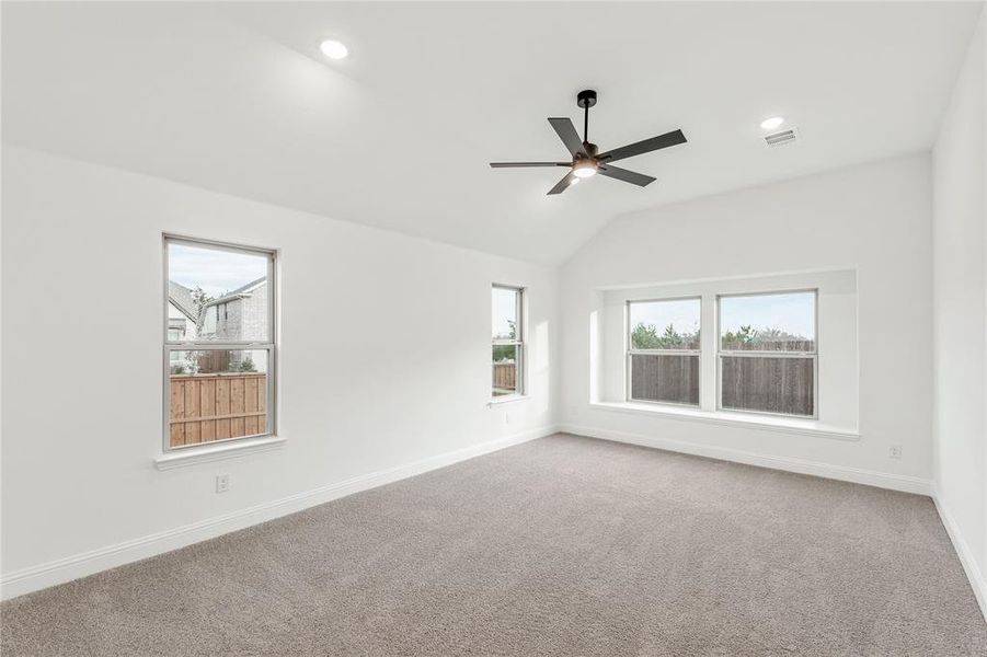 Spacious, unfurnished interior of a new home in Willow Wood, McKinney (Image 28).