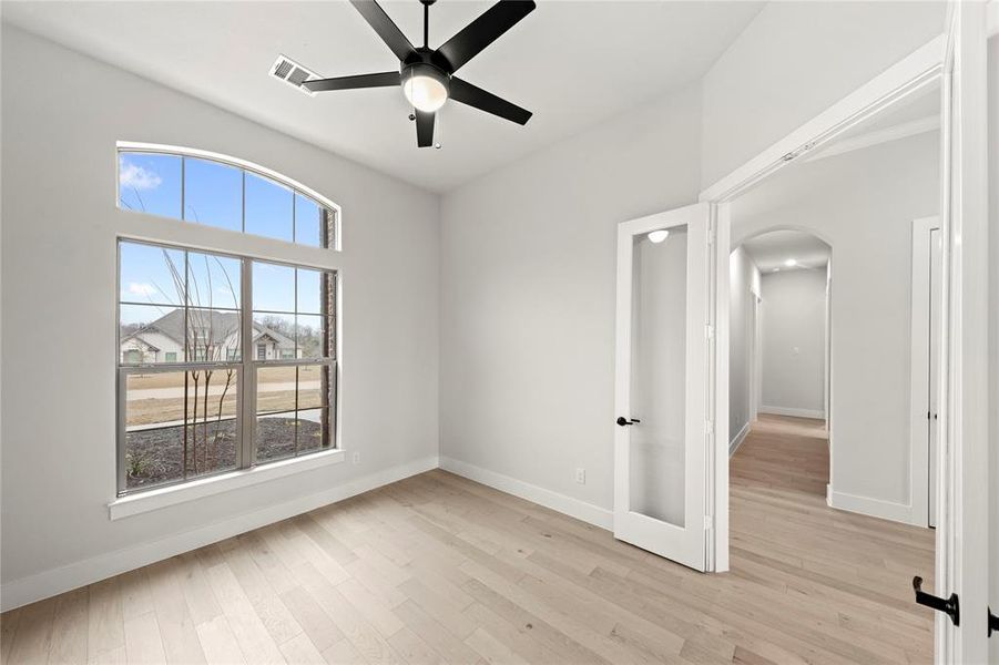 Spacious, unfurnished interior of a new home in The Meadows, Gunter (Image 27).