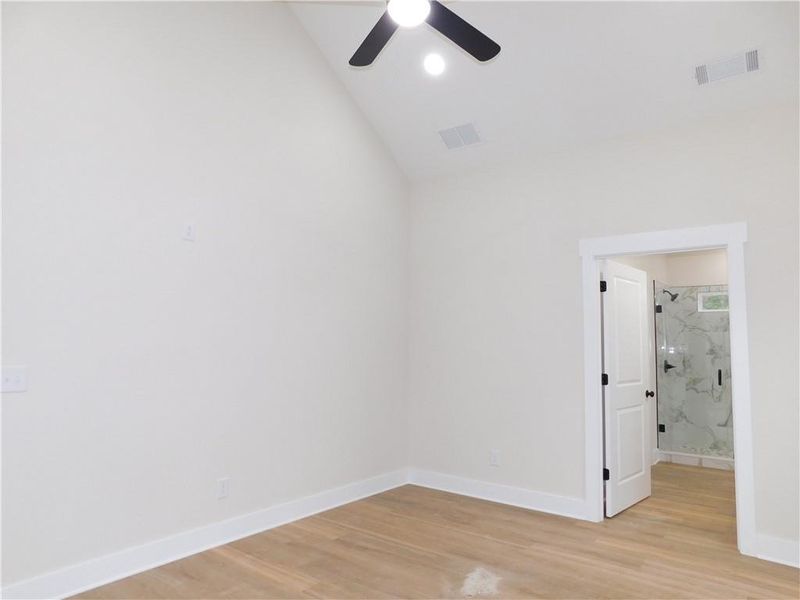 Spacious, unfurnished interior of a new home in , Dahlonega (Image 27).