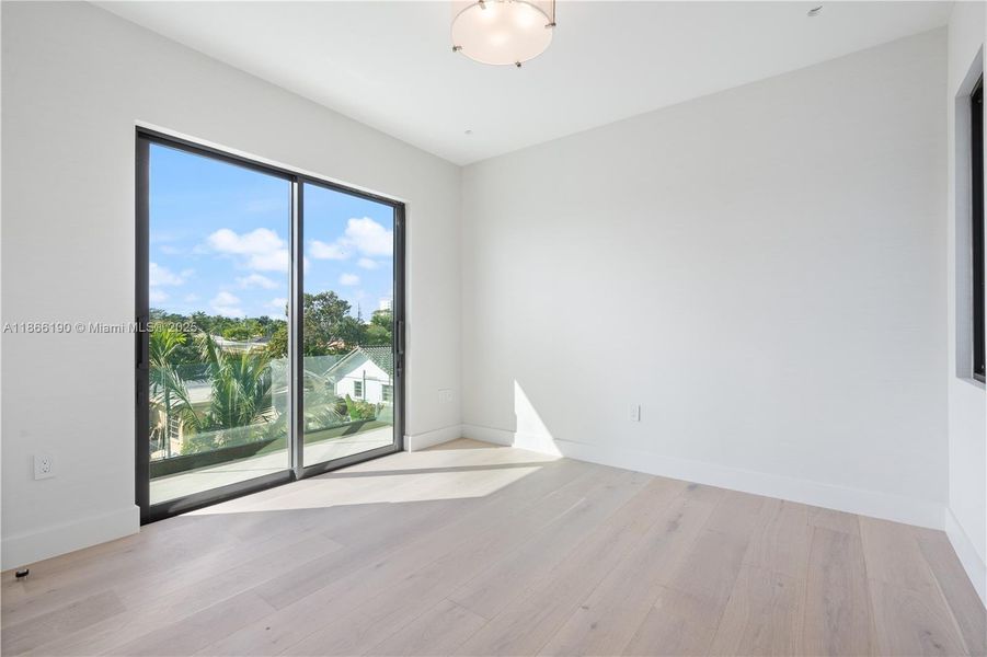 Spacious, unfurnished interior of a new home in , Surfside (Image 19).
