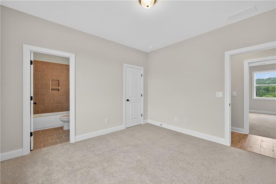 Spacious, unfurnished interior of a new home in , Jefferson (Image 46).