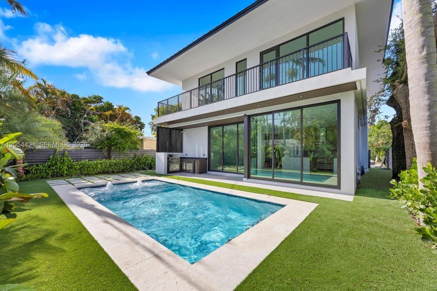 Exterior details and patio area of a home in , Miami (Image 36).