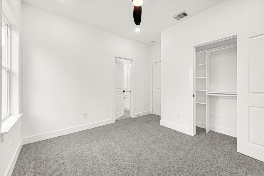 Spacious, unfurnished interior of a new home in , Houston (Image 15).