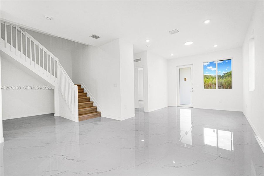 Spacious, unfurnished interior of a new home in , Miami (Image 76).
