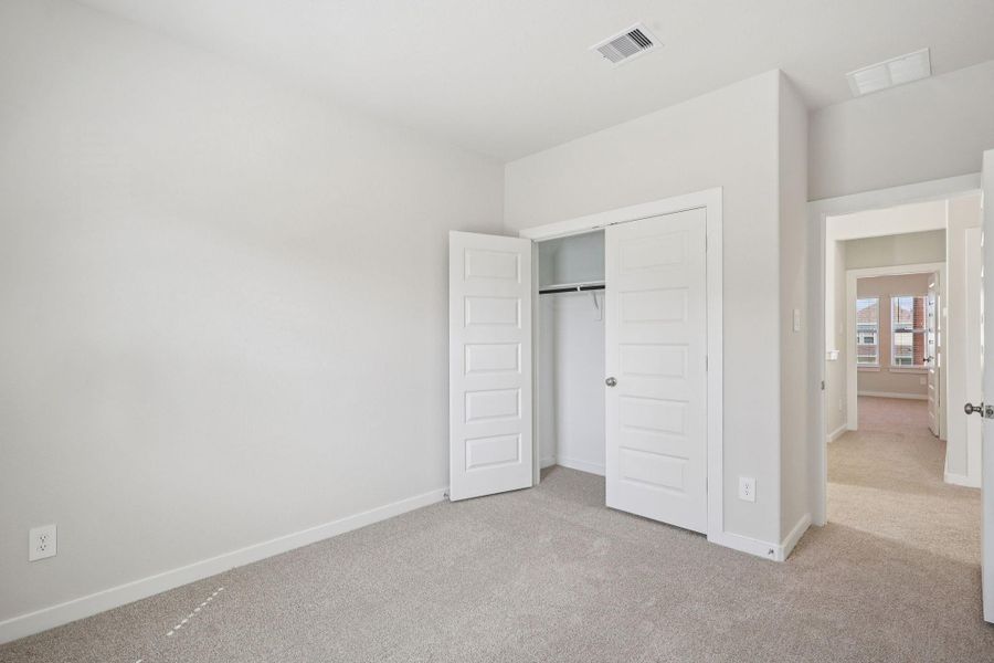 Spacious, unfurnished interior of a new home in , Kemah (Image 23).