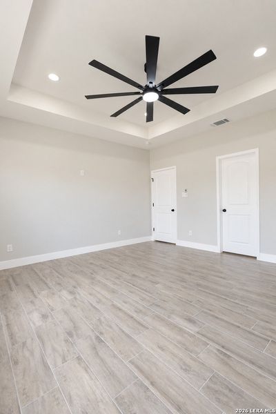 Spacious, unfurnished interior of a new home in , Eagle Pass (Image 8).