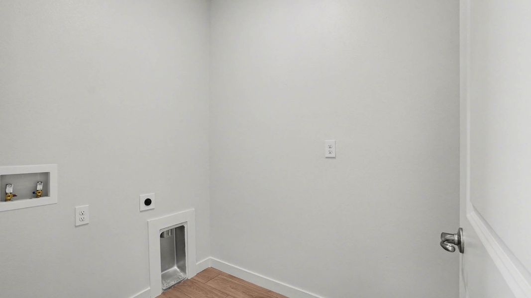 Spacious, unfurnished interior of a new home in Venetian Grove, Vero Beach (Image 21).
