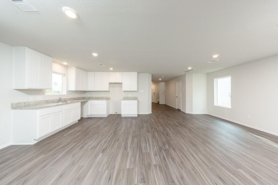 Spacious, unfurnished interior of a new home in Townsend Reserve, Splendora (Image 13).