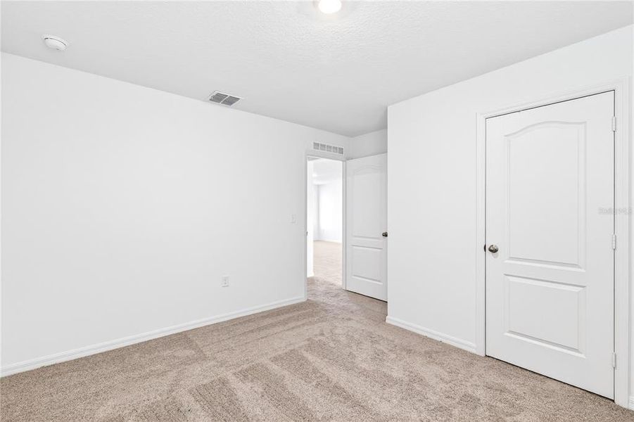 Spacious, unfurnished interior of a new home in Tula Parc, Astatula (Image 32).