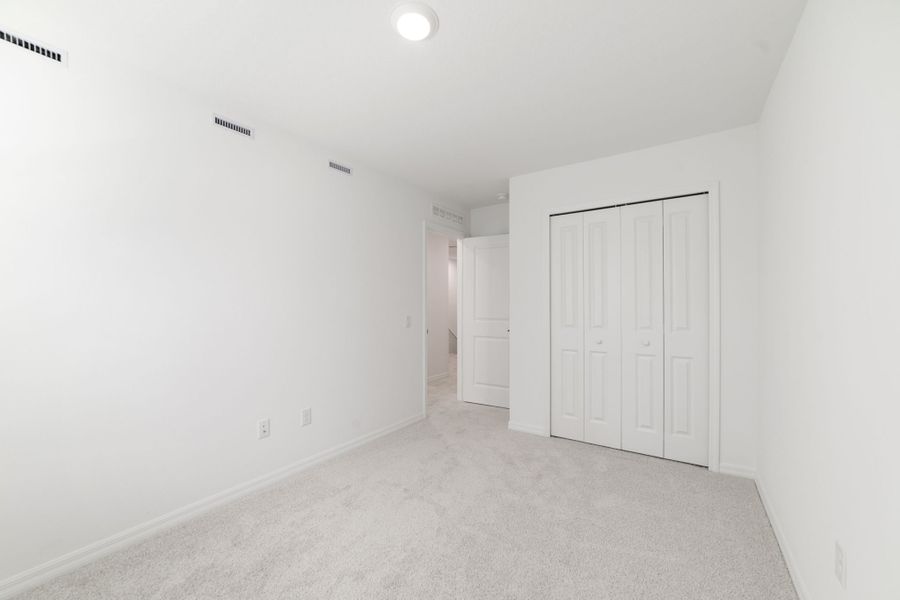 Spacious, unfurnished interior of a new home in Towns at Greenleaf, Oviedo (Image 22).