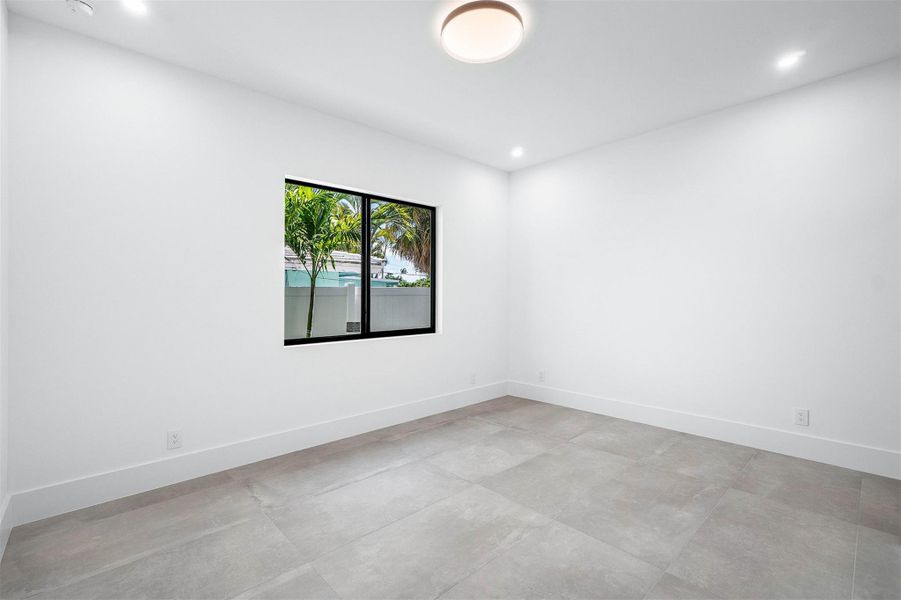Spacious, unfurnished interior of a new home in , Pompano Beach (Image 28).