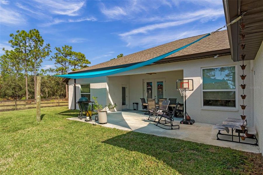 Exterior details and patio area of a home in , Beverly Hills (Image 3).