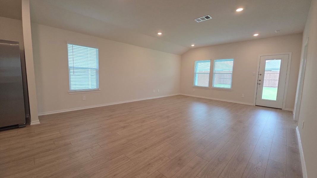 Spacious, unfurnished interior of a new home in Wildwood, Royse City (Image 25).