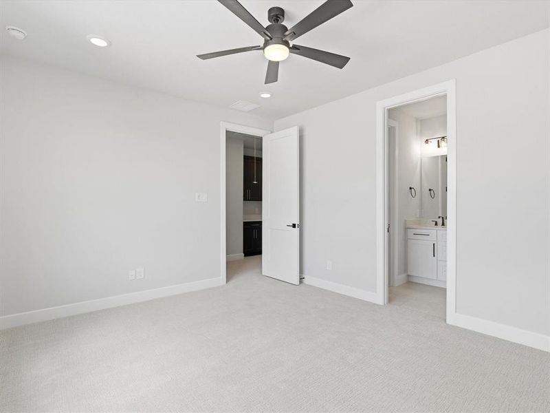 Spacious, unfurnished interior of a new home in Capitol Hill, Anna (Image 27). Spacious, unfurnished interior of a new home in Capitol Hill, Anna (Image 27).