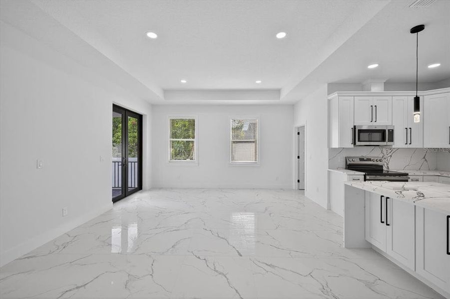 Spacious, unfurnished interior of a new home in , Tampa (Image 20).