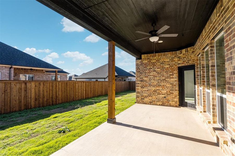 Exterior details and patio area of a home in , Mabank (Image 3).