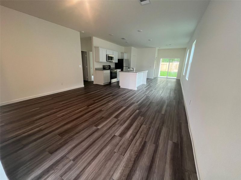 Spacious, unfurnished interior of a new home in Royal Pines, Porter (Image 11).
