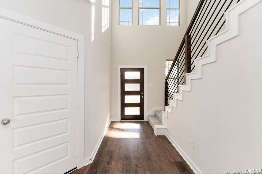 Spacious, unfurnished interior of a new home in Timber Creek, San Antonio (Image 18).