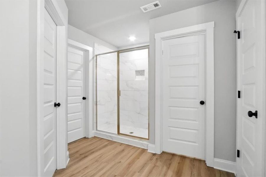 Spacious, unfurnished interior of a new home in , Hartwell (Image 18).