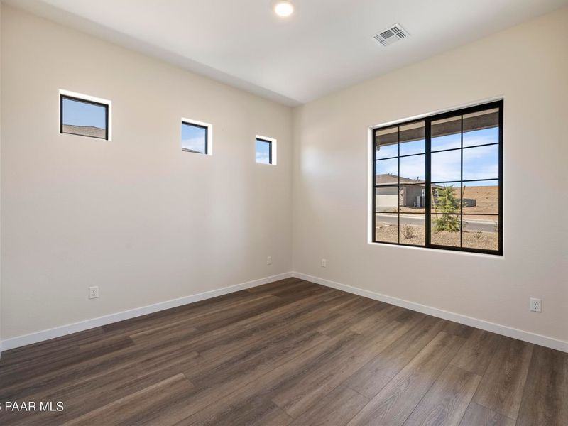 Spacious, unfurnished interior of a new home in Hidden Hills, Prescott (Image 33).