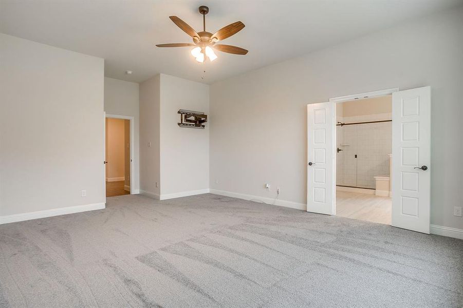 Spacious, unfurnished interior of a new home in Oak Hills, Burleson (Image 17).